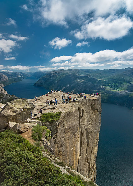 428px-Preikestolen_Norge.jpg