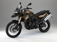 bmw-obnovili-svoi-motocikl-f800gs-i-anonsirovali-novyi-f700gs-984x656-60772.jpg