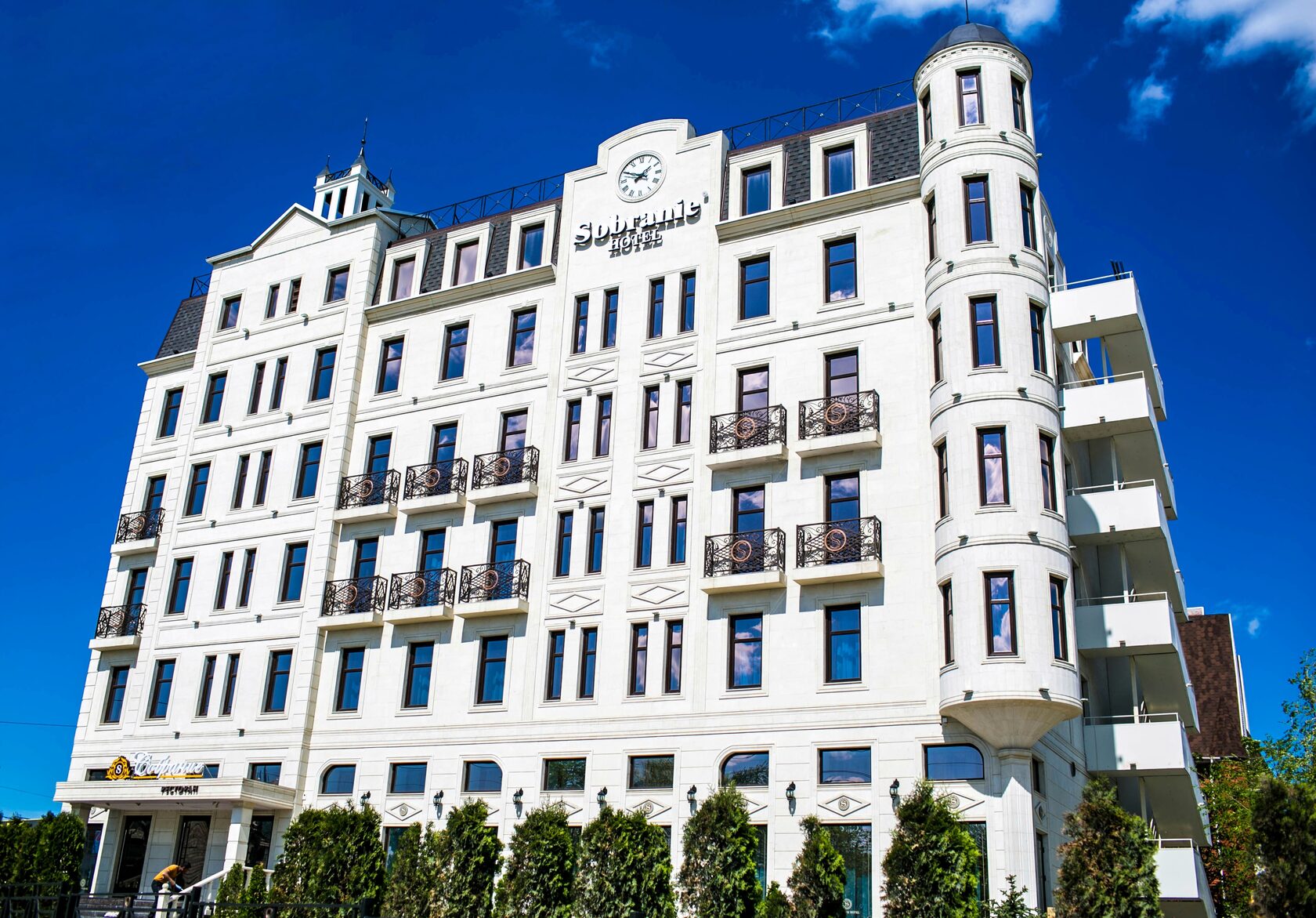 sobraniehotel.com