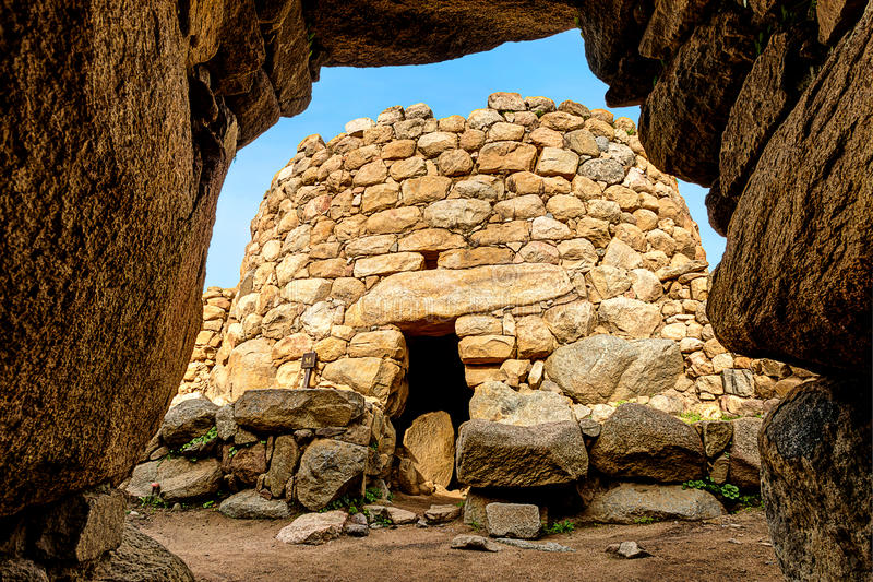 nuraghe-la-prisgiona-view-arzachena-sardinia-italy-89826246.jpg