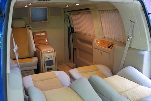Volkswagen_MULTIVAN_03.jpg