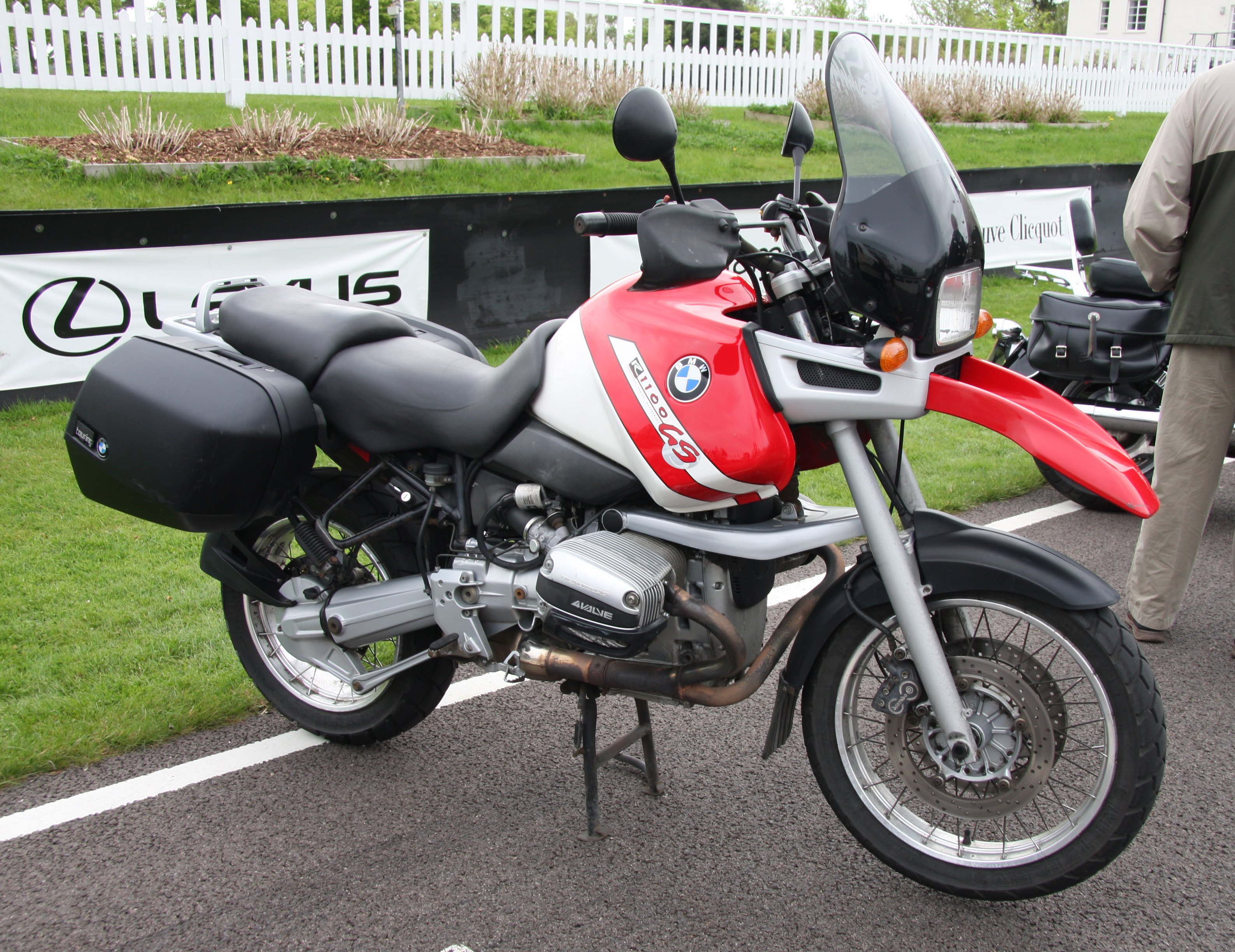 BMW_R1100GS_with_panniers.jpg